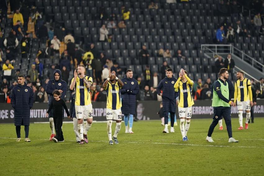 Fenerbahçe - Rizespor maçında kırmızı kart ve penaltı kararı olay yarattı: Kabul edilemez, onur kırıcı ve aşağılayıcı