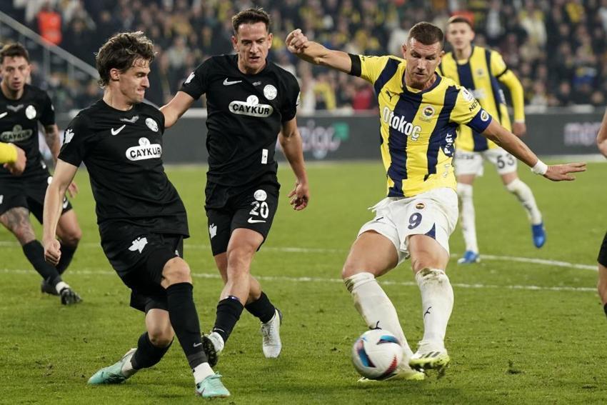 Fenerbahçe - Rizespor maçında kırmızı kart ve penaltı kararı olay yarattı: Kabul edilemez, onur kırıcı ve aşağılayıcı