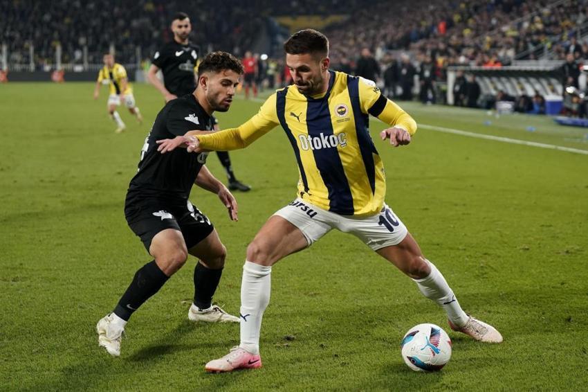 Fenerbahçe - Rizespor maçında kırmızı kart ve penaltı kararı olay yarattı: Kabul edilemez, onur kırıcı ve aşağılayıcı