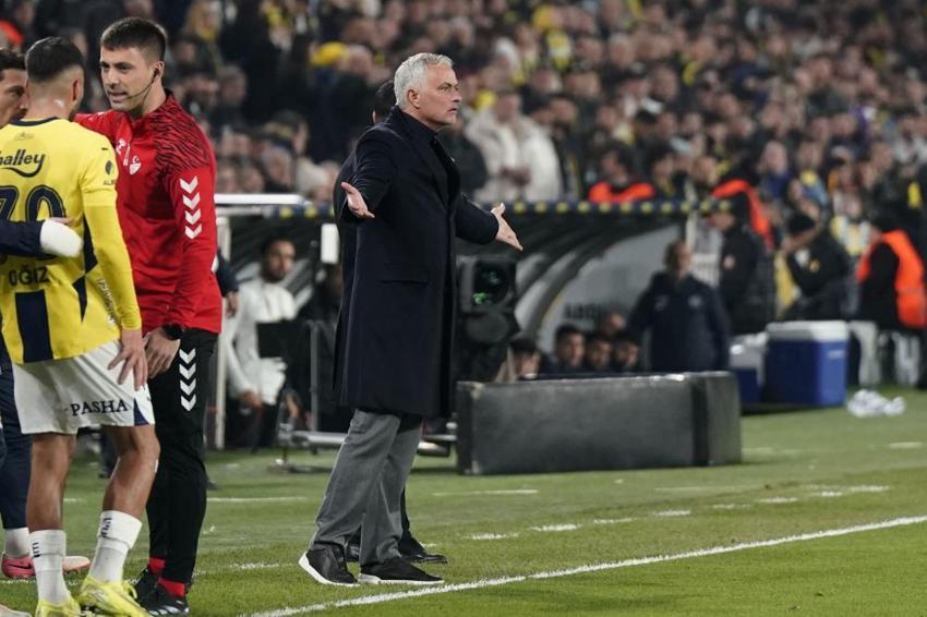 3-2 sonrası Mourinho'yu haşladı: 'Sezon gidiyor' deyip imkanı olsa 10 tane forvetle oynayacaktı