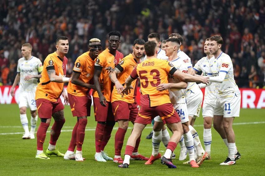 Galatasaray'da ayrılıklar peş peşe! Victor Nelsson'dan sonra golcü yıldız da gidiyor