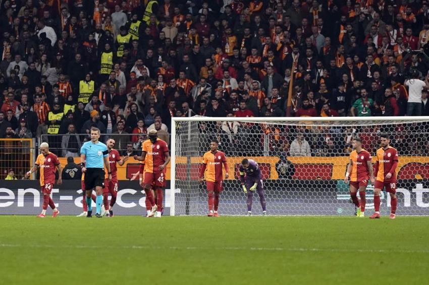 Galatasaray'da ayrılıklar peş peşe! Victor Nelsson'dan sonra golcü yıldız da gidiyor
