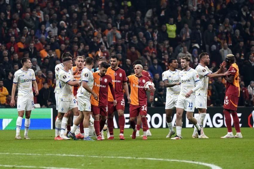 Galatasaray'da ayrılıklar peş peşe! Victor Nelsson'dan sonra golcü yıldız da gidiyor