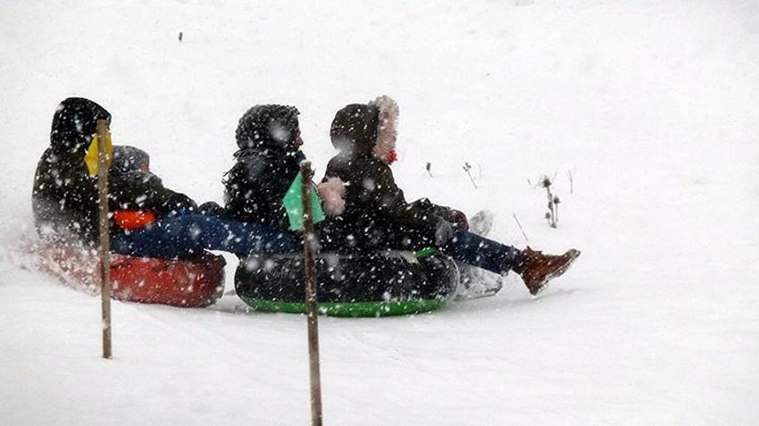 İstanbul'da kar kalınlığı 10 cm'yi aşacak! Meteoroloji, AKOM tarih verdi, günlerce lapa lapa yağacak