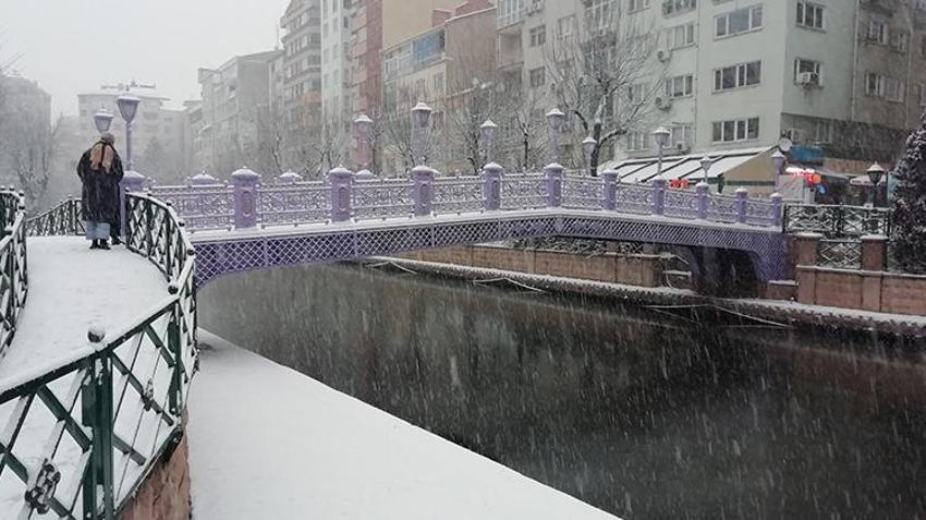 İstanbul'da kar kalınlığı 10 cm'yi aşacak! Meteoroloji, AKOM tarih verdi, günlerce lapa lapa yağacak