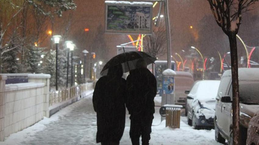 İstanbul'da kar kalınlığı 10 cm'yi aşacak! Meteoroloji, AKOM tarih verdi, günlerce lapa lapa yağacak