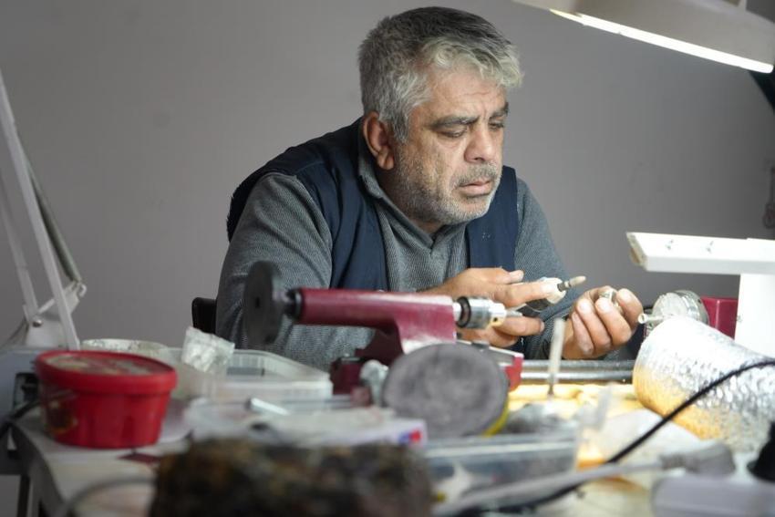 Bayburt kehribarı dünyaya açılıyor: Şehirde bu işi yapan başka kimse yok