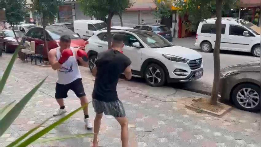 Camide dehşeti yaşattı! Dünya şampiyonu boksörden temizlik görevlisine yumruklu saldırı