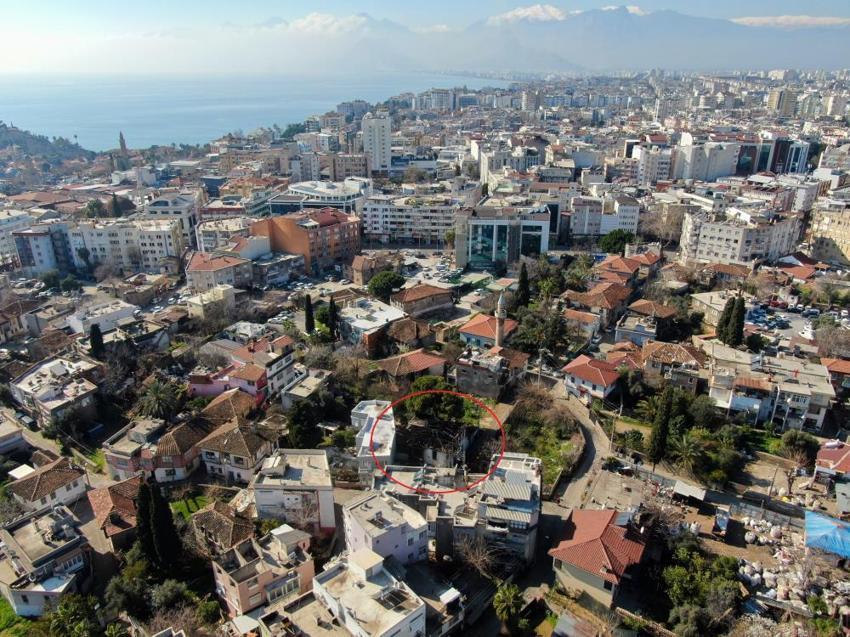 Antalya'da 150 yıllık tarihi konak küle döndü! Balbey'de tehlike artıyor: Mahalleli önlem alınmasını istedi