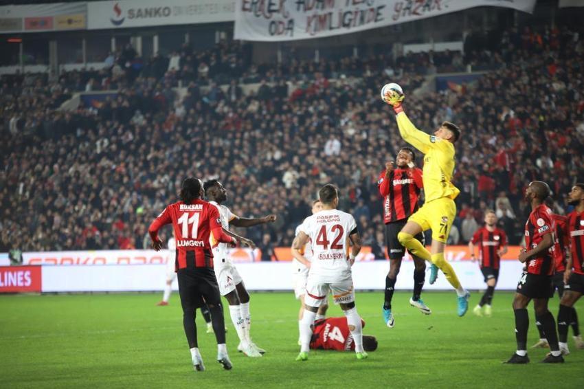 Mourinho, Galatasaray'ın maçı sonrası kendini tutamadı: Başarılarından dolayı kutluyorum