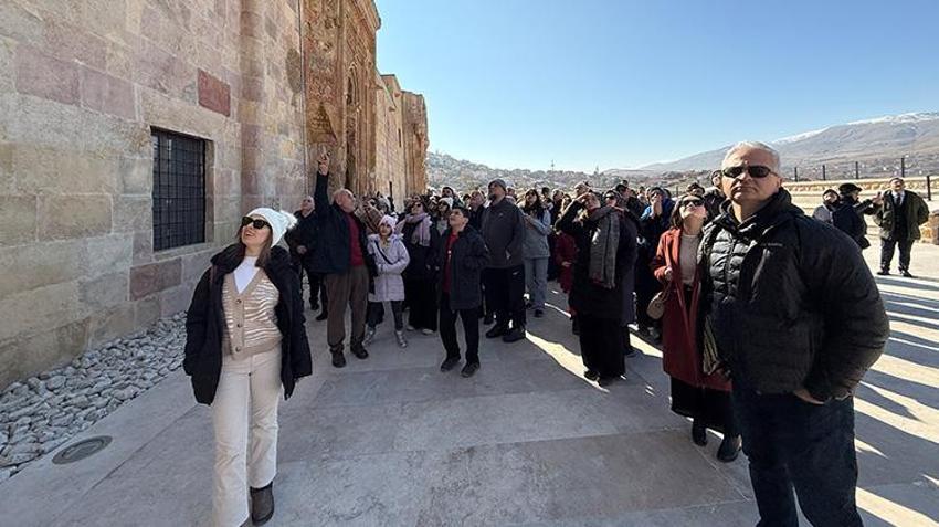 Masalsı Doğu Ekspresi'nin duraklarından Divriği Ulu Cami ziyaretçileri büyülüyor