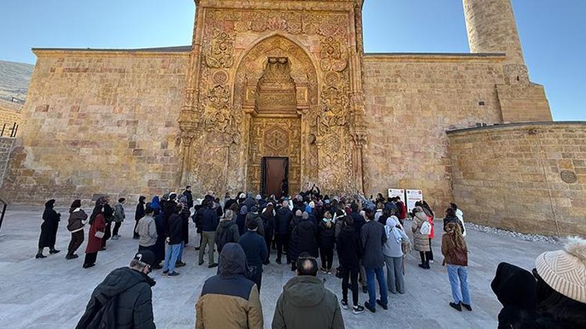 Masalsı Doğu Ekspresi'nin duraklarından Divriği Ulu Cami ziyaretçileri büyülüyor