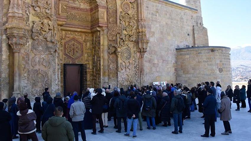 Masalsı Doğu Ekspresi'nin duraklarından Divriği Ulu Cami ziyaretçileri büyülüyor