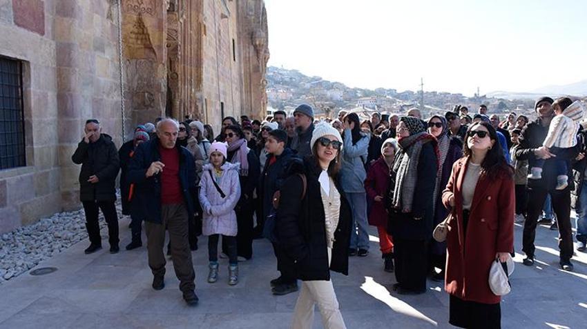 Masalsı Doğu Ekspresi'nin duraklarından Divriği Ulu Cami ziyaretçileri büyülüyor