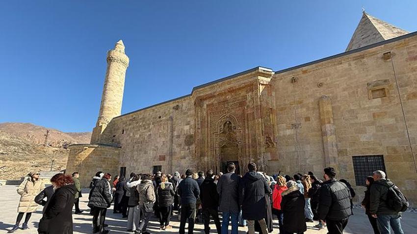 Masalsı Doğu Ekspresi'nin duraklarından Divriği Ulu Cami ziyaretçileri büyülüyor