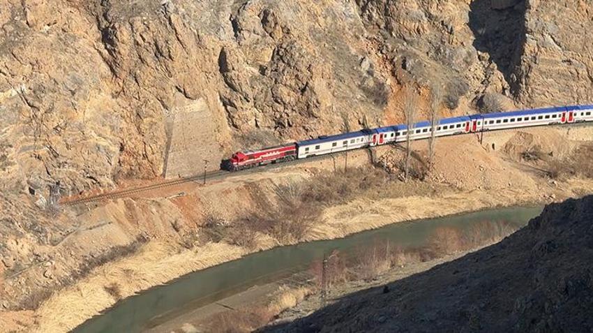 Masalsı Doğu Ekspresi'nin duraklarından Divriği Ulu Cami ziyaretçileri büyülüyor