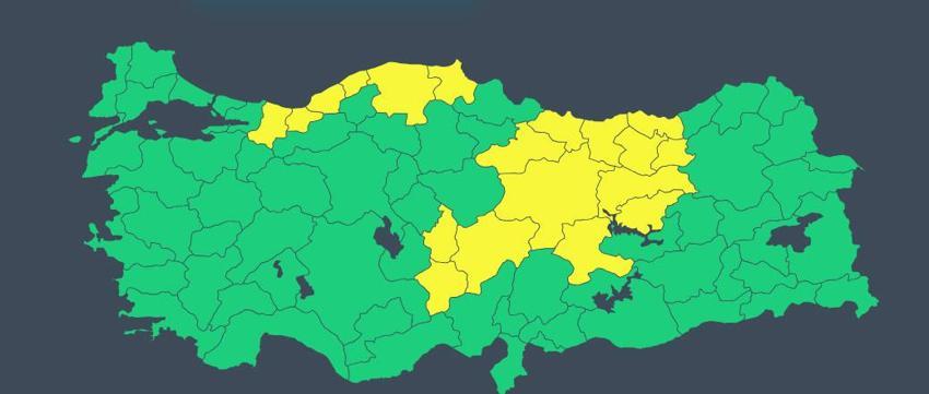 İstanbul'da beklenen kar yağışı başladı! 19 ilçede lapa lapa kar yağacak, AKOM devrede