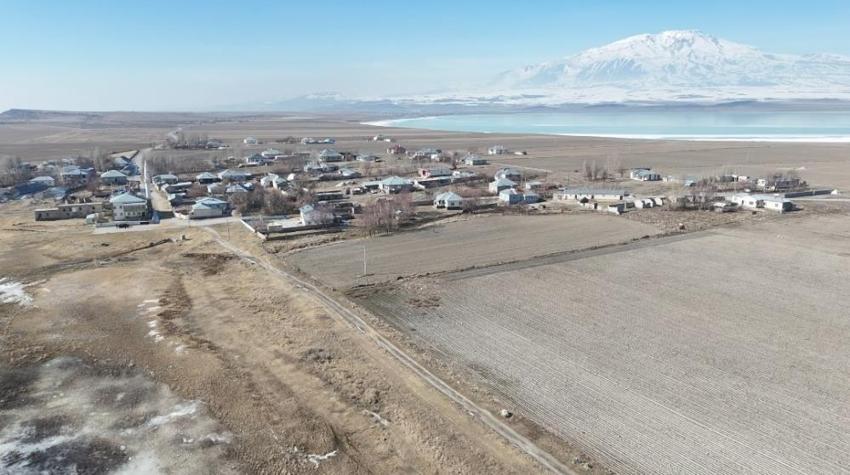 Bitlis'te iki göl arasında muhteşem köy!