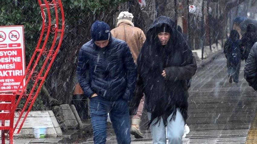 Lapa lapa kar yağışı yurdu etkisi altına aldı, 27 şehir için sarı kodlu uyarı geldi