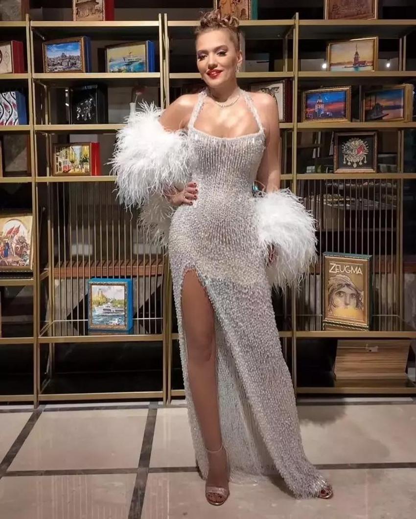 Demet Akalın'dan Sibil Çetinkaya'ya olay yaratacak sözler! 'Yüzü puf böreği gibi şiş'