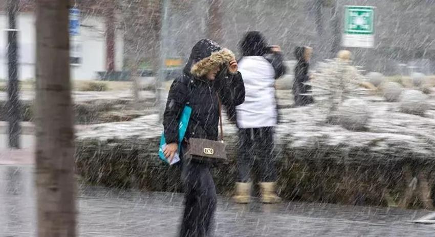 Meteoroloji'den kuvvetli kar yağışı ve fırtına uyarısı: Birçok ilde okullar tatil edildi! Bu illere dikkat