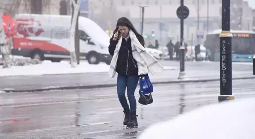 Meteoroloji'den kuvvetli kar yağışı ve fırtına uyarısı: Birçok ilde okullar tatil edildi! Bu illere dikkat