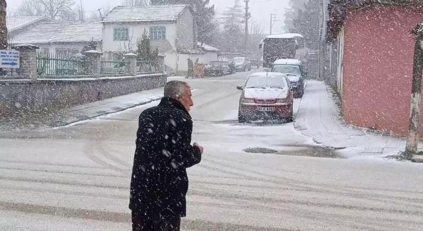 Meteoroloji'den kuvvetli kar yağışı ve fırtına uyarısı: Birçok ilde okullar tatil edildi! Bu illere dikkat