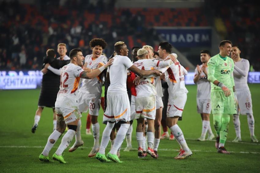Dursun Özbek, menajerlerin dediği yapmak zorunda kaldı! Carlos Cuesta sonrası Juanlu Sanchez geliyor