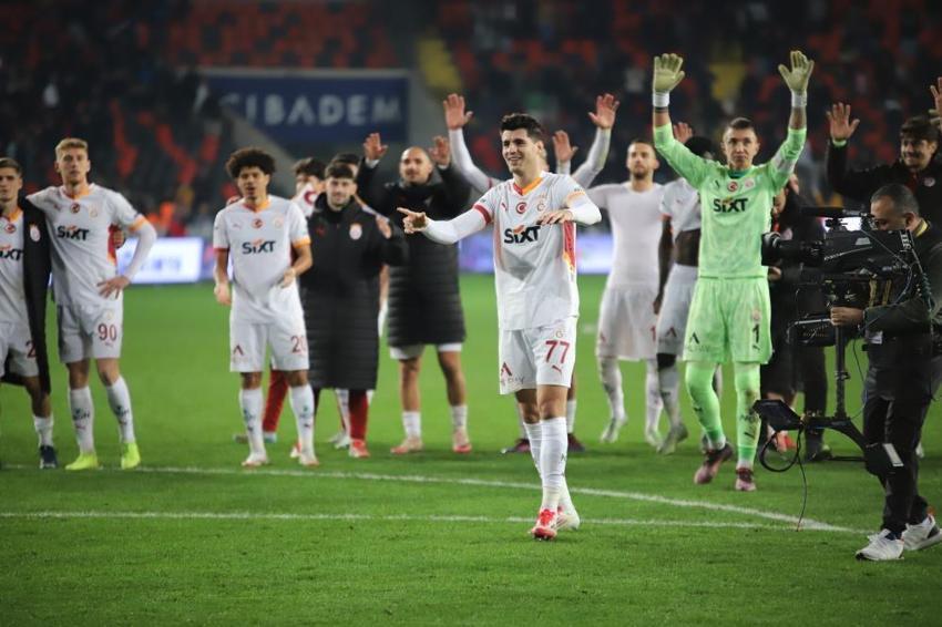 Dursun Özbek, menajerlerin dediği yapmak zorunda kaldı! Carlos Cuesta sonrası Juanlu Sanchez geliyor