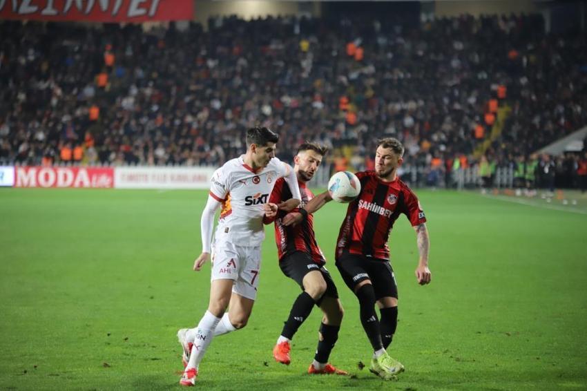 Dursun Özbek, menajerlerin dediği yapmak zorunda kaldı! Carlos Cuesta sonrası Juanlu Sanchez geliyor