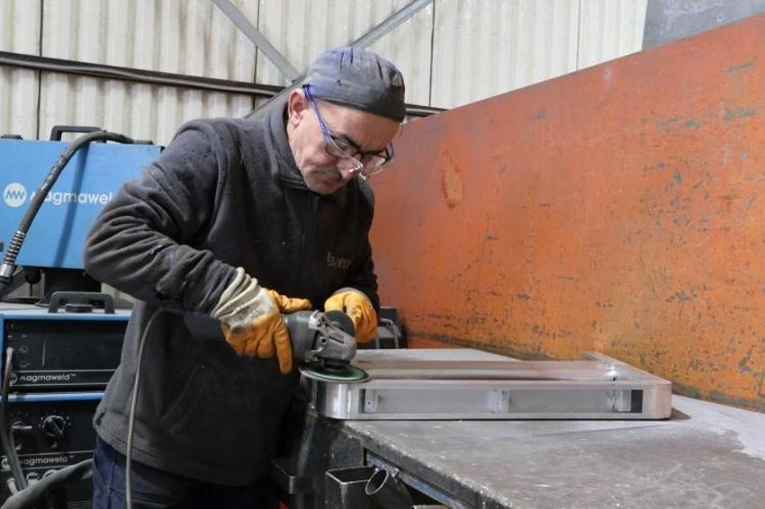 6 yıl modelistlik yaptıktan sonra eşinin fabrikasına göz dikti! Dönüştürdü, globale açıldı
