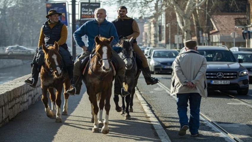 3 aydır at sırtındalar! 8 bin kilometre yol gidecekler: Tek amaçları var
