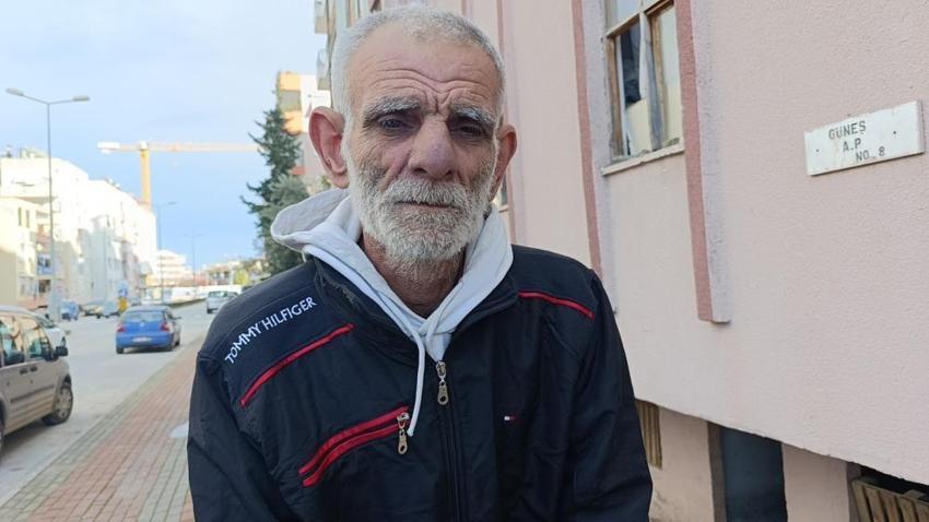 Tuvalete gittiğine pişman oldu: Yıllardır omuzundan indirmediği köpeğini sahipsiz diye aldılar