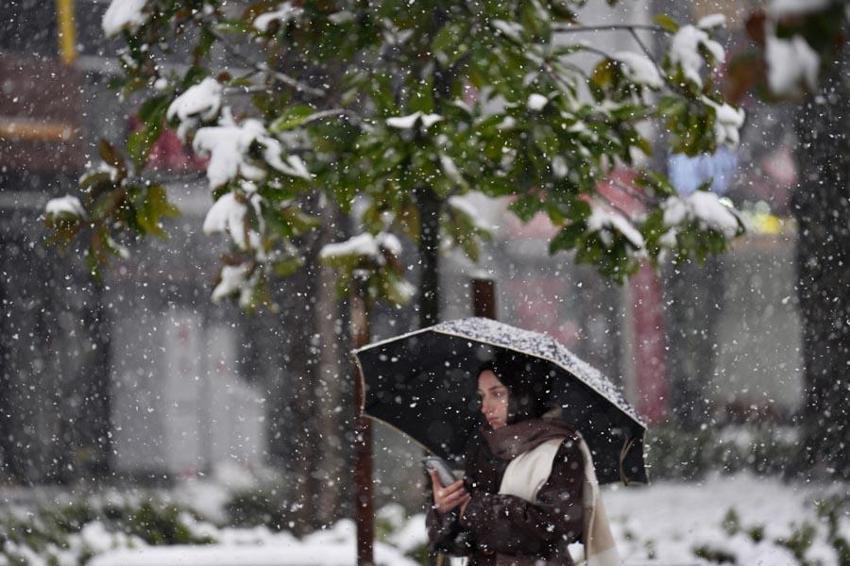 Meteoroloji ve AKOM uyardı: Yeni haftada İstanbul'a lapa lapa yağacak! Buzlanma ve don olaylarına dikkat