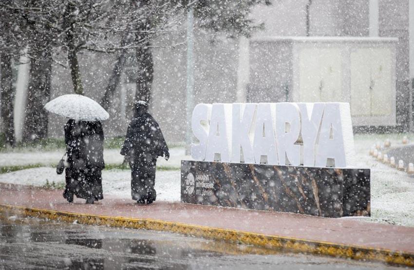 Meteoroloji ve AKOM uyardı: Yeni haftada İstanbul'a lapa lapa yağacak! Buzlanma ve don olaylarına dikkat