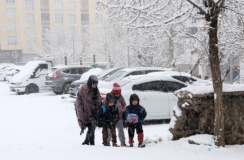 Meteoroloji ve AKOM uyardı: Yeni haftada İstanbul'a lapa lapa yağacak! Buzlanma ve don olaylarına dikkat