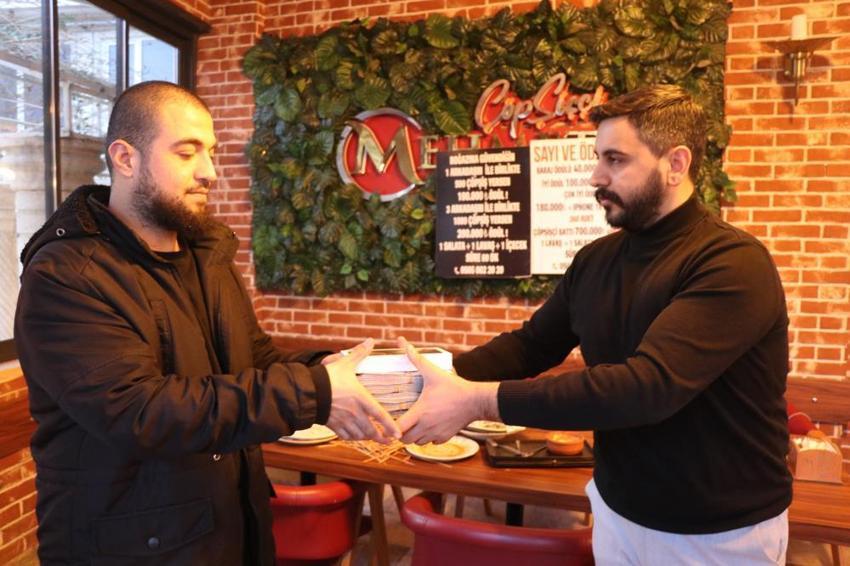 İstanbul'dan Denizli'ye çöp şiş yemeye geldi! Hem karnını doyurdu hem de 300 bin lira kazandı