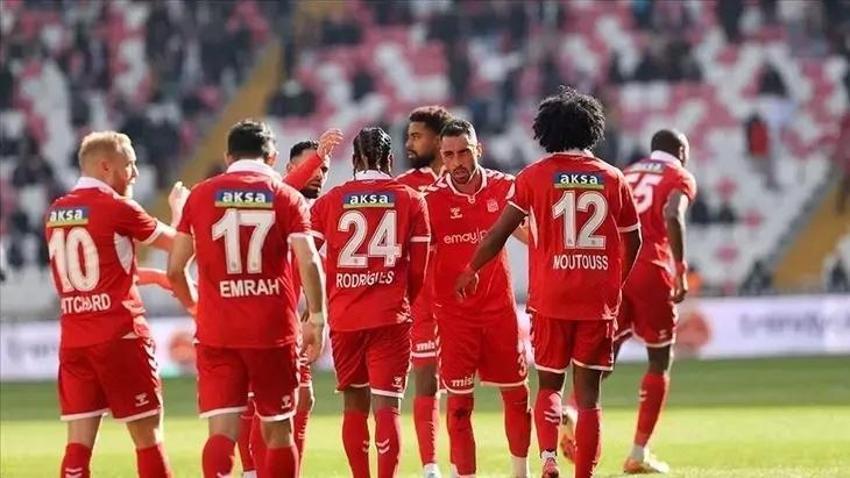Sivasspor - Beşiktaş maçı eksi 8 derecede oynanacak! İşte ilk 11'ler