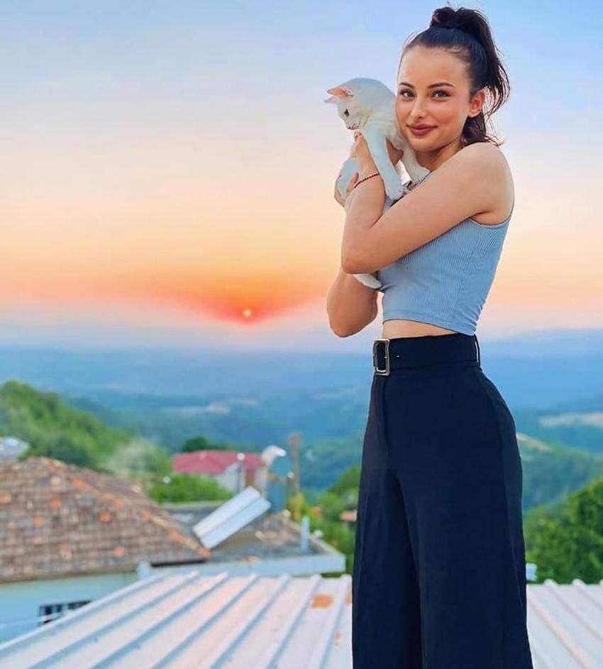 Niğde'de öğrenci evinde dehşet! 23 yaşındaki Pelin erkek arkadaşını kalbinden bıçakladı, arkadaşıyla mesajları şoke etti