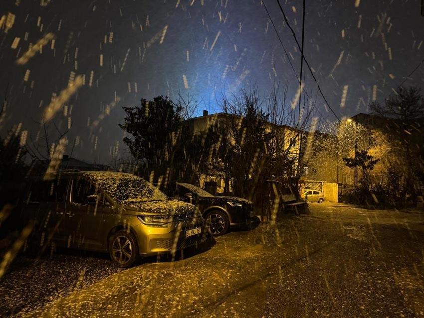 Meteoroloji ve AKOM uyardı: Yeni haftada İstanbul'a lapa lapa yağacak! Buzlanma ve don olaylarına dikkat