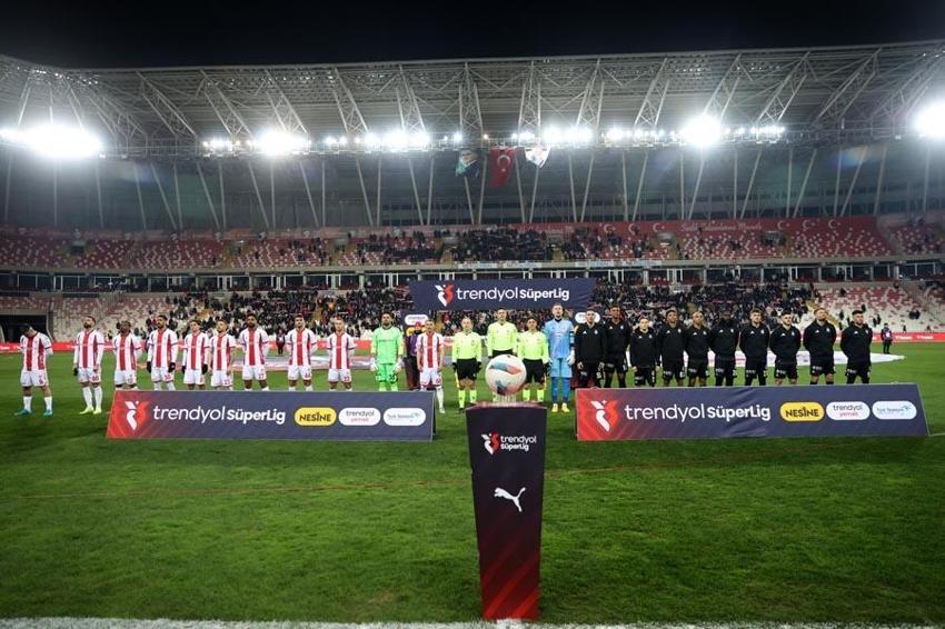 Sivasspor Beşiktaş maçı! Kartal deplasmanda 3 puanın 2 golle aldı