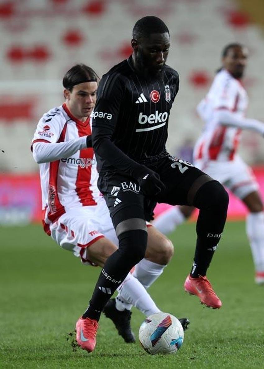 Sivasspor Beşiktaş maçı! Kartal deplasmanda 3 puanın 2 golle aldı