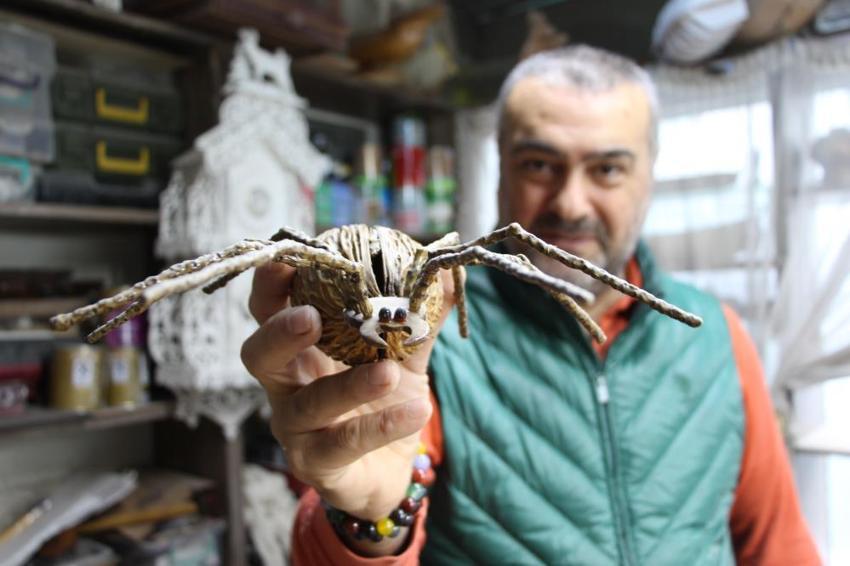 Hobi olarak başladı, dünya markası oldu: 40 metrekarelik dükkanda yaptığı gemi maketlerini Amerika'ya gönderiyor