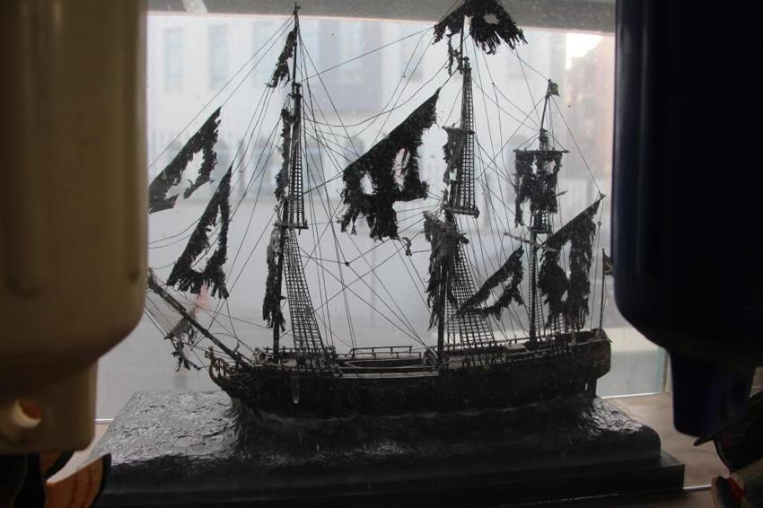 Hobi olarak başladı, dünya markası oldu: 40 metrekarelik dükkanda yaptığı gemi maketlerini Amerika'ya gönderiyor