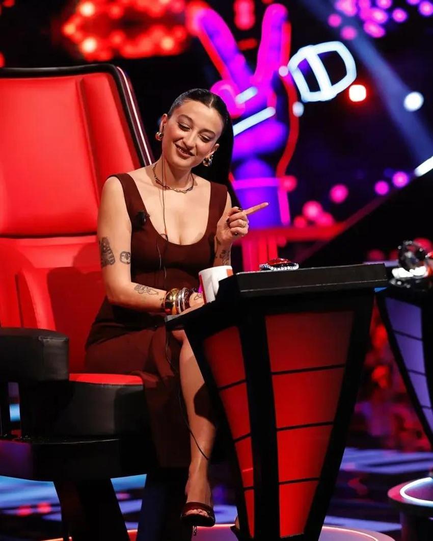 Melike Şahin jüri koltuğuna oturdu! O Ses Türkiye'de tarzı gündem oldu