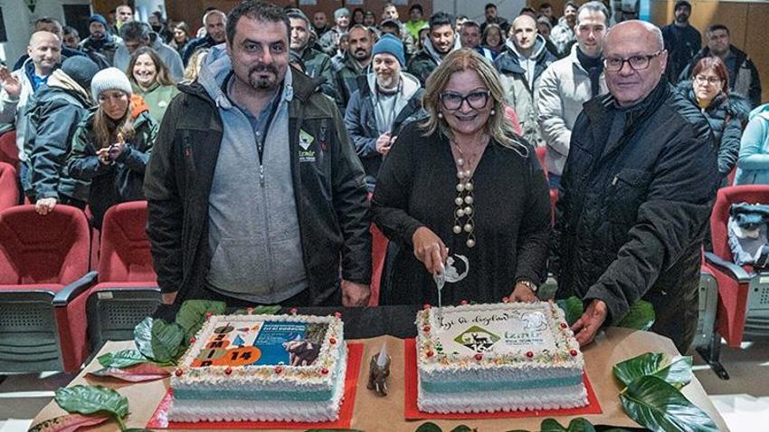 Türkiye'de doğan ilk fil 'İzmir' 14. doğum gününü kutladı: