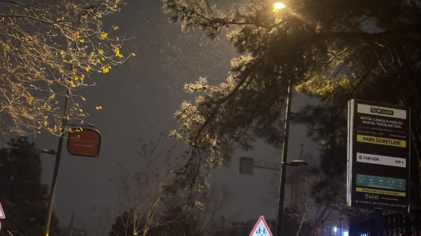 Yoğun kar yağışı İstanbul'da etkisini artırarak devam ediyor! Tatil haberleri ve uyarılar art arda geliyor 