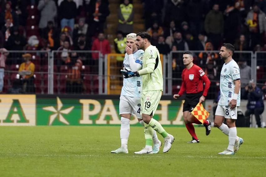 Sahadan çekilme kararı Adana'da yankı buldu! Adana Demirspor: Defalarca 4. hakeme bildirdik