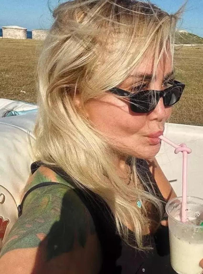 61 yaşındaki Yonca Evcimik bikiniyle poz verdi! Küba'dan pozlara yorum yağdı
