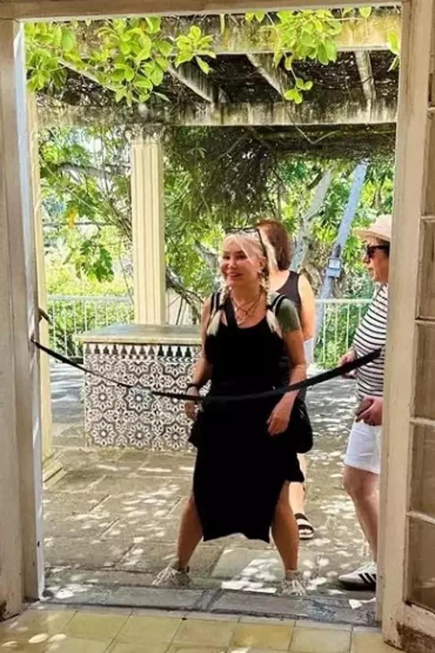 61 yaşındaki Yonca Evcimik bikiniyle poz verdi! Küba'dan pozlara yorum yağdı
